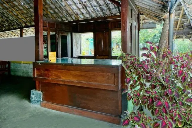 SPOT ON 2653 Omah Mbah Lurah Syariah - Lobi