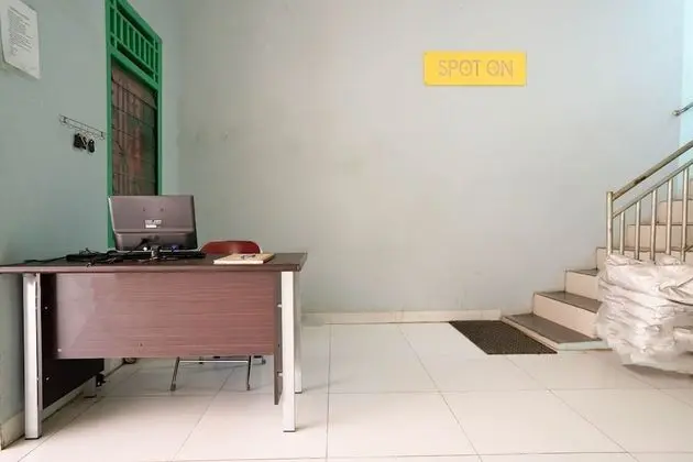 SPOT ON 2738 818 Home Stay - Lobi