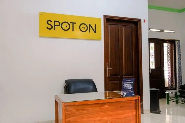SPOT ON 2749 Tiga Sinar Residence - Lobi