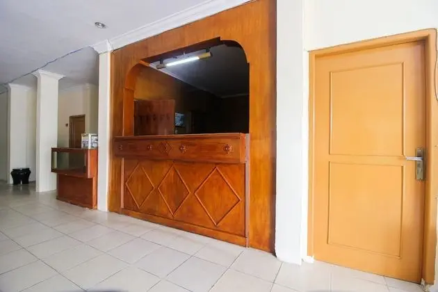 SPOT ON 2809 Hotel Yasmin - Lobi