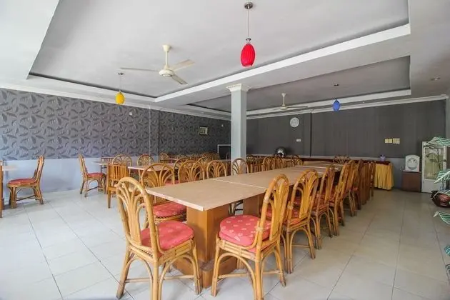 SPOT ON 2809 Hotel Yasmin - Yerinde Yemek