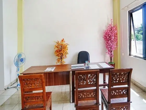 SPOT ON 2820 Hotel Perdana Syariah - Lobi