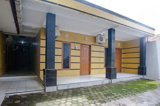 SPOT ON 2830 Azka Guest House Syariah - Dış Mekan