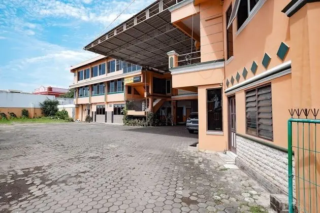 SPOT ON 2865 Sartika Inn Pati
