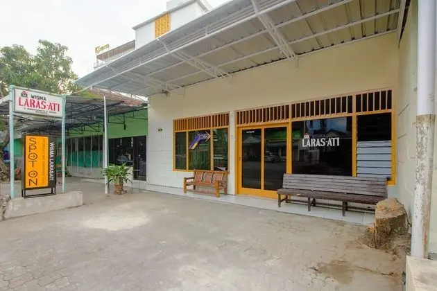 SPOT ON 2880 Wisma Larasati - Dış Mekan