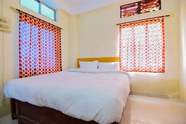 SPOT ON 30735 Dreamland Guest House - Oda