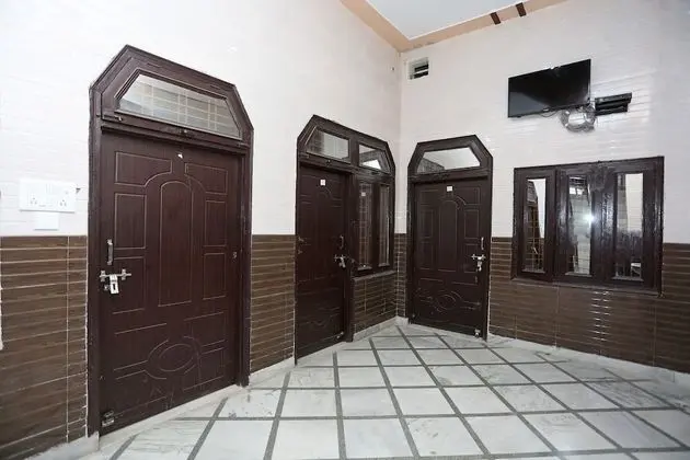 SPOT ON 37780 Hotel Doon Sabri
