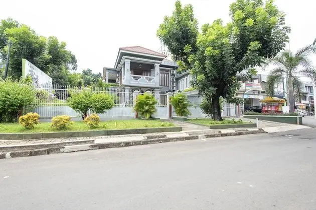 SPOT ON 3961 Fico's Residence Syariah - Dış Mekan