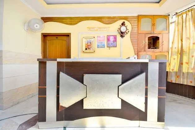 SPOT ON 41347 Hotel Royal Occassions - Lobi