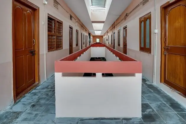 SPOT ON 43890 Kaveri Lodge - Lobi
