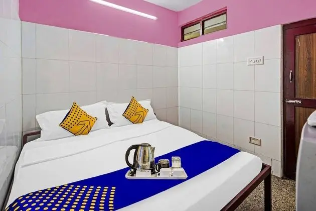 SPOT ON 45468 Kumarans Inn - Oda