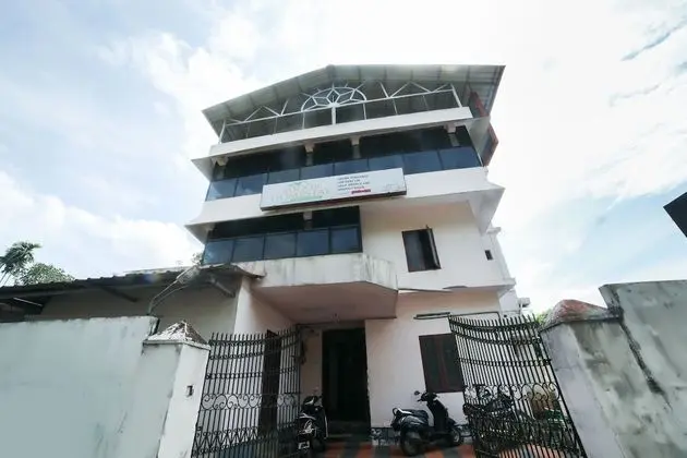 SPOT ON 45878 Adoor Homestay