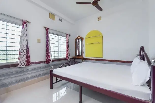 SPOT ON 46657 Sharav Chandra's Hotel - Oda