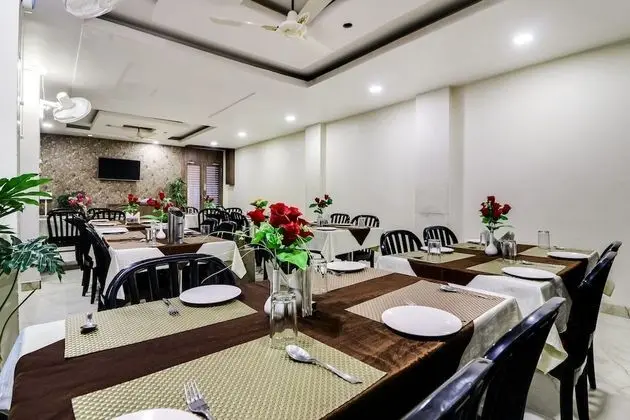 SPOT ON 47345 Hotel Spg - Yerinde Yemek