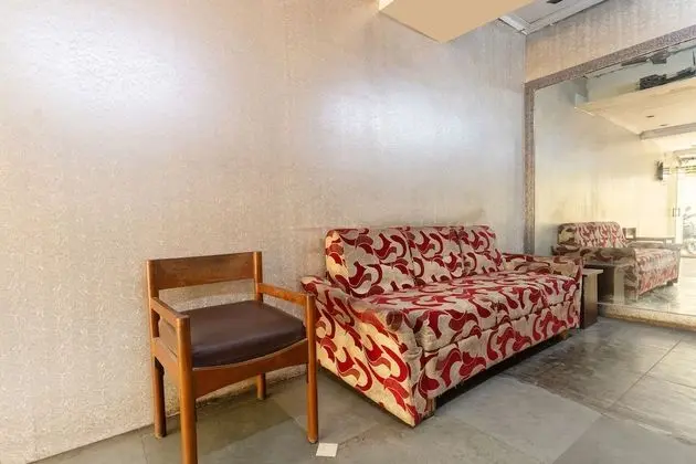 SPOT ON 47477 Hotel Maurya Paradise Inn - Lobi
