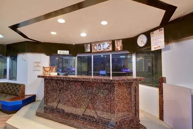 SPOT ON 47958 Hotel Sapphire Paradise - Lobi
