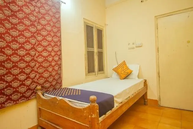 SPOT ON 48821 Hotel Chitra - Oda