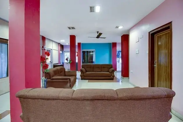 SPOT ON 60241 Hotel Hollywood - Lobi