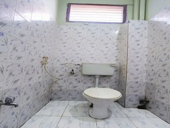 SPOT ON 60738 Senaithalaivar Residency - Banyo Tipleri