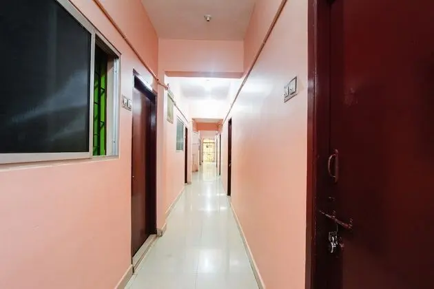 SPOT ON 60738 Senaithalaivar Residency - Lobi