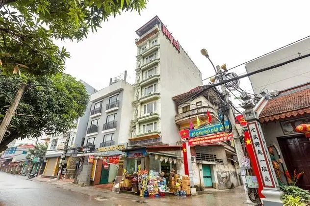 SPOT ON 693 Hoang Long Hotel