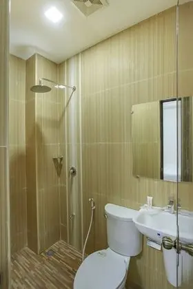 SPOT ON 822 Hoa Phuong Do Guest House - Banyo Tipleri