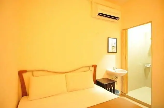 Spot On 89698 Budget Inn Hotel - Oda