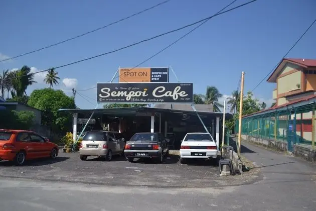 SPOT ON 89821 Batu Maung Sempoi Inn And Cafe