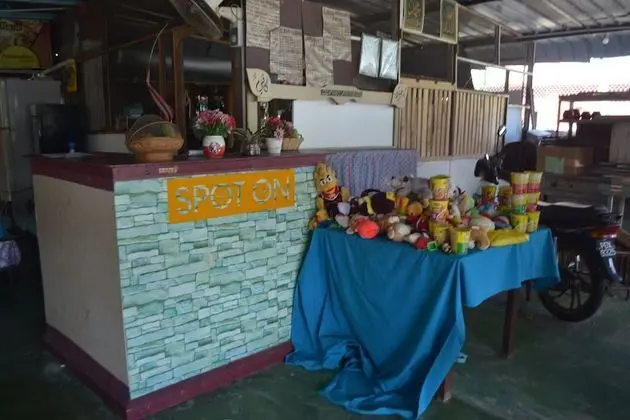 SPOT ON 89821 Batu Maung Sempoi Inn And Cafe - Lobi