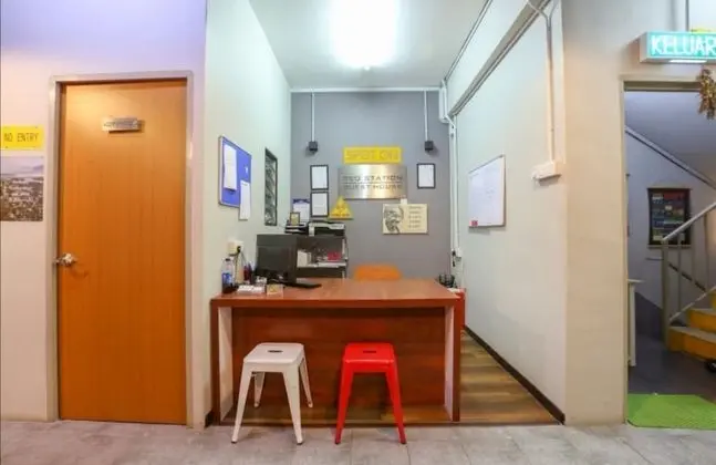 SPOT ON 90449 Bed Station Guest House Do - Lobi