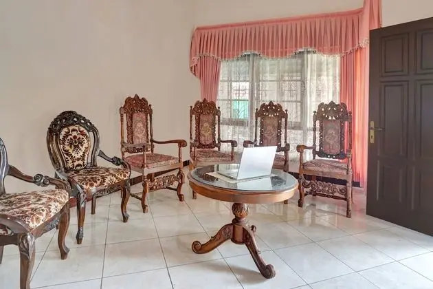 SPOT ON 90539 Taman Borobudur Guest House Syariah - Lobi