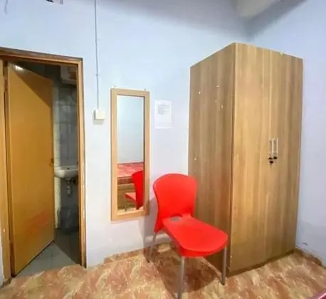 SPOT ON 91343 Kartika Guest House - Oda