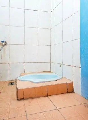 SPOT ON 91367 Rumah Bundo Syariah - Banyo Tipleri