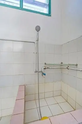 SPOT ON 91524 Victory Homestay Syariah - Banyo Tipleri