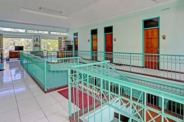 SPOT ON 91524 Victory Homestay Syariah - Lobi