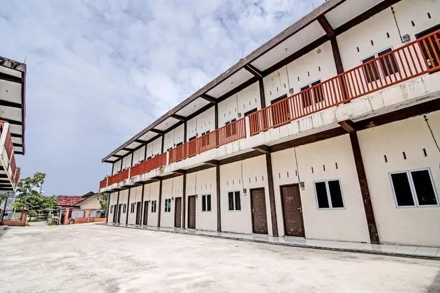 SPOT ON 91699 Homestay Hj Lela Syariah - Lobi
