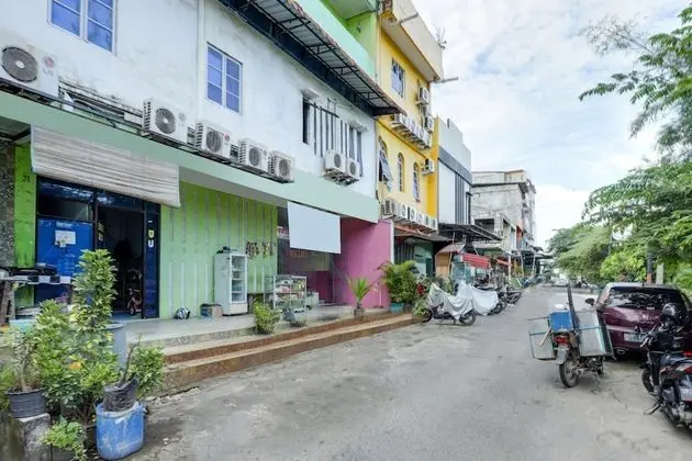 SPOT ON 91879 Emes Jaya Homestay - Dış Mekan