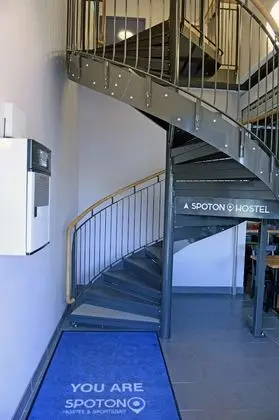 Spoton Hostel & Sportsbar - Lobi
