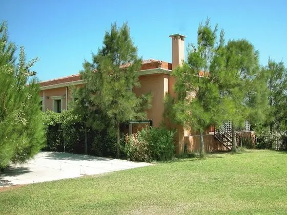 Sprawling Vlilla in Malades With Private Pool, Garden, Terrace - Dış Mekan