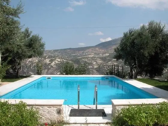Sprawling Vlilla in Malades With Private Pool, Garden, Terrace - Havuz