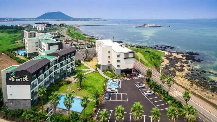 Spring and Autumn Hotel & Resort