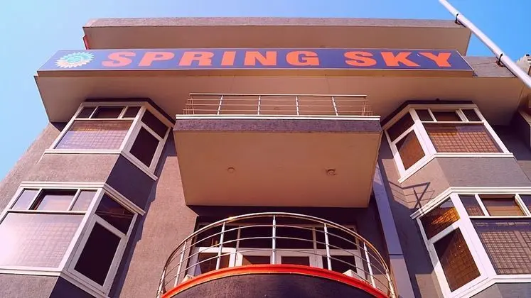 Spring Sky Gurgaon by ShriGo Hotels - Dış Mekan