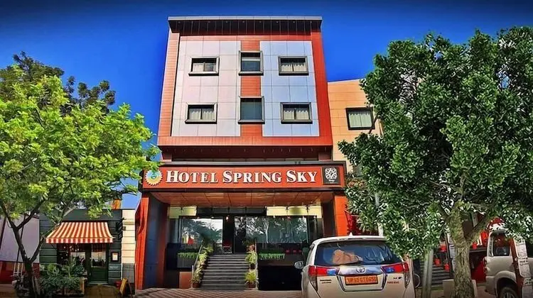 Spring Sky Mughalsarai by ShriGo Hotels
