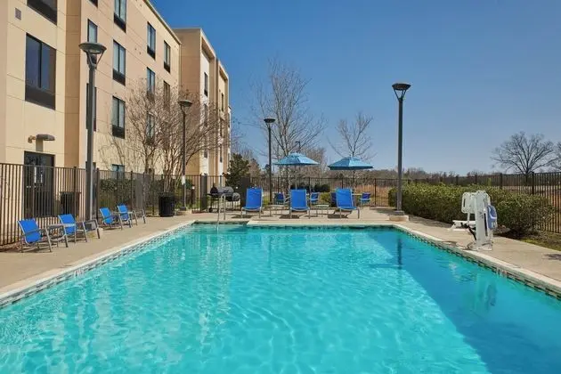 SpringHill Suites Baton Rouge North/Airport - Havuz