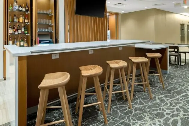 SpringHill Suites Charlotte Airport Lake Pointe - Yerinde Yemek