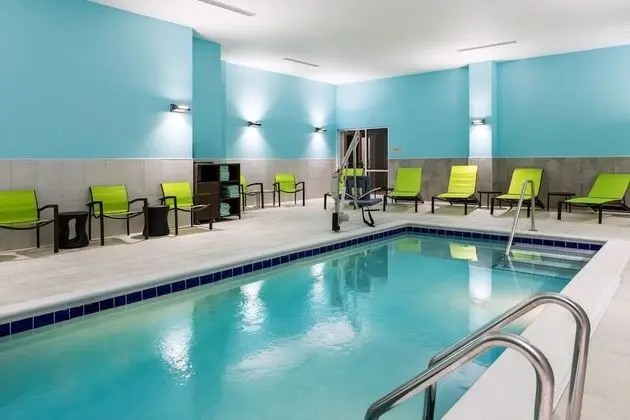 SpringHill Suites Chester - Havuz