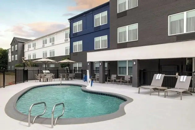 SpringHill Suites Dallas Arlington North - Havuz