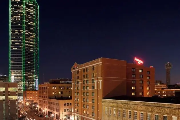 SpringHill Suites Dallas Downtown / West End - Dış Mekan