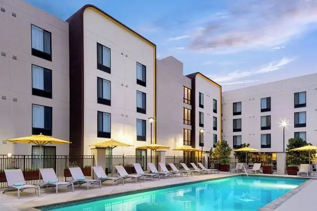 SpringHill Suites Los Angeles Burbank/Downtown - Havuz