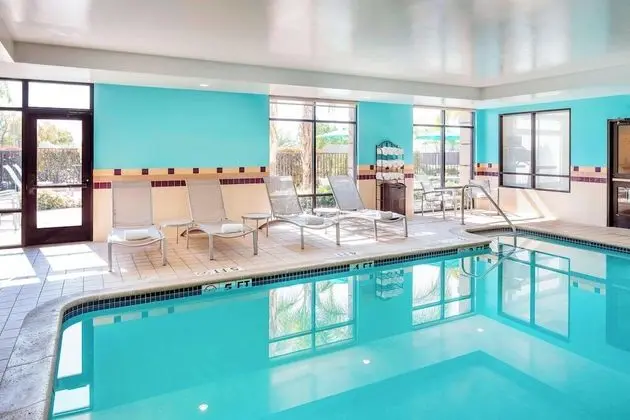 SpringHill Suites by Marriott Bakersfield - Havuz